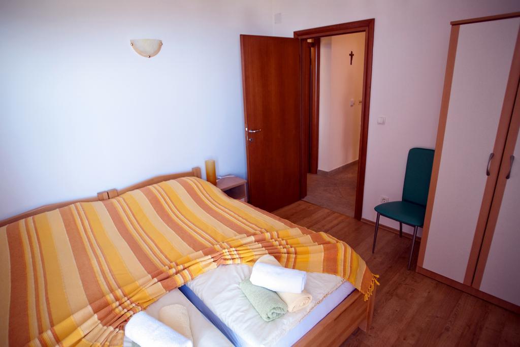 Apartments Marinic Primošten Cameră foto
